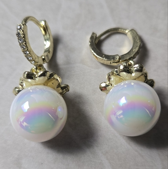 Elegant Gold and White Fuax Pearl Drop Earrings - Picture 2 of 16